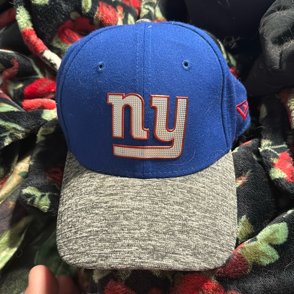 New York Giant Eli Manning Autograph Embroidered hat Sise Sm-Med Stretchfit